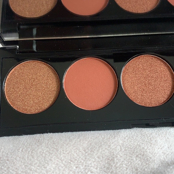 Laritzy Cosmetics Artistry Eyeshadow Palette in Burnt - Picture 4 of 5